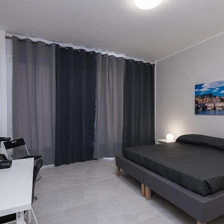 Travelershome Ciampino Airport Guesthouse 600M To Airport Esterno foto