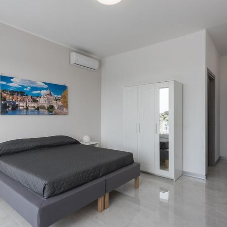 Travelershome Ciampino Airport Guesthouse 600M To Airport Esterno foto