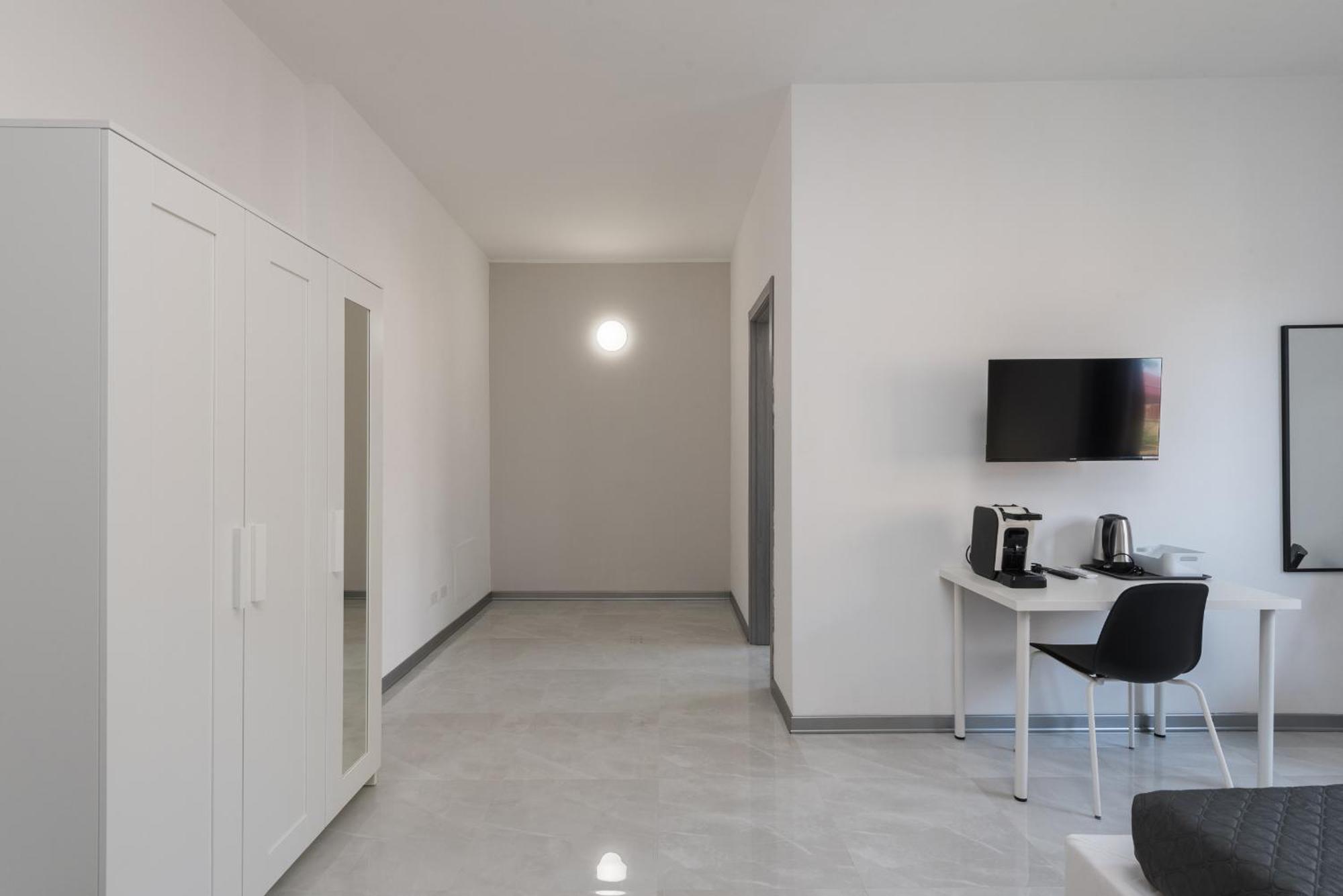 Travelershome Ciampino Airport Guesthouse 600M To Airport Esterno foto