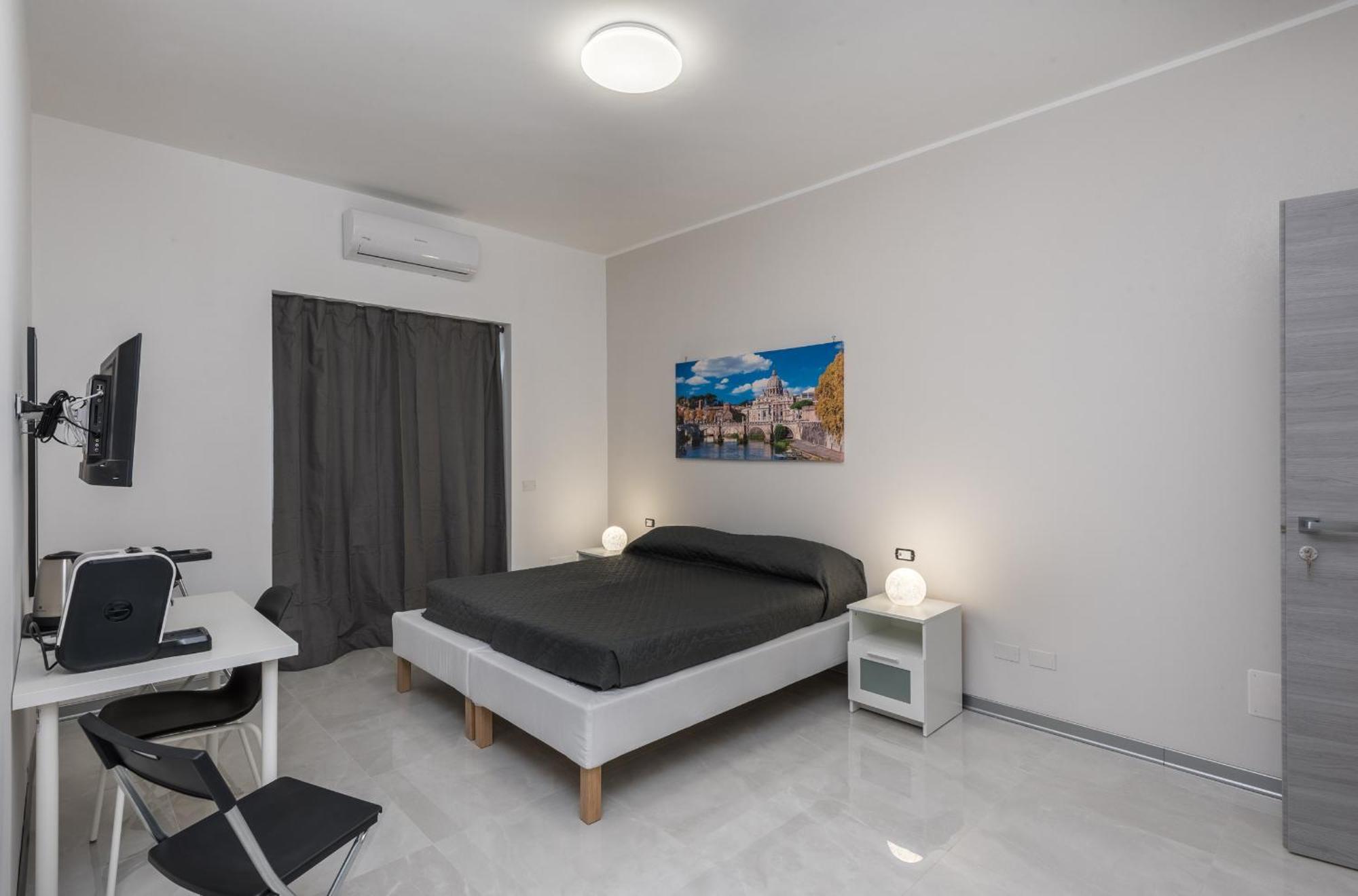 Travelershome Ciampino Airport Guesthouse 600M To Airport Esterno foto
