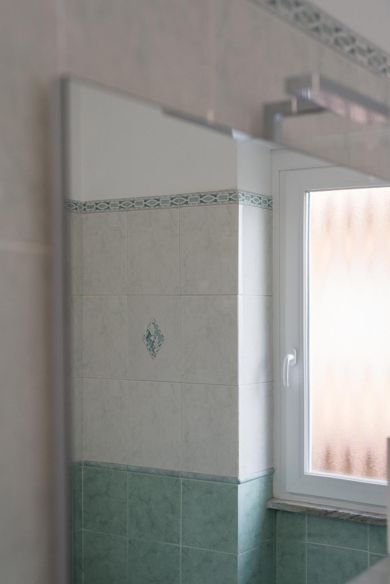Travelershome Ciampino Airport Guesthouse 600M To Airport Esterno foto