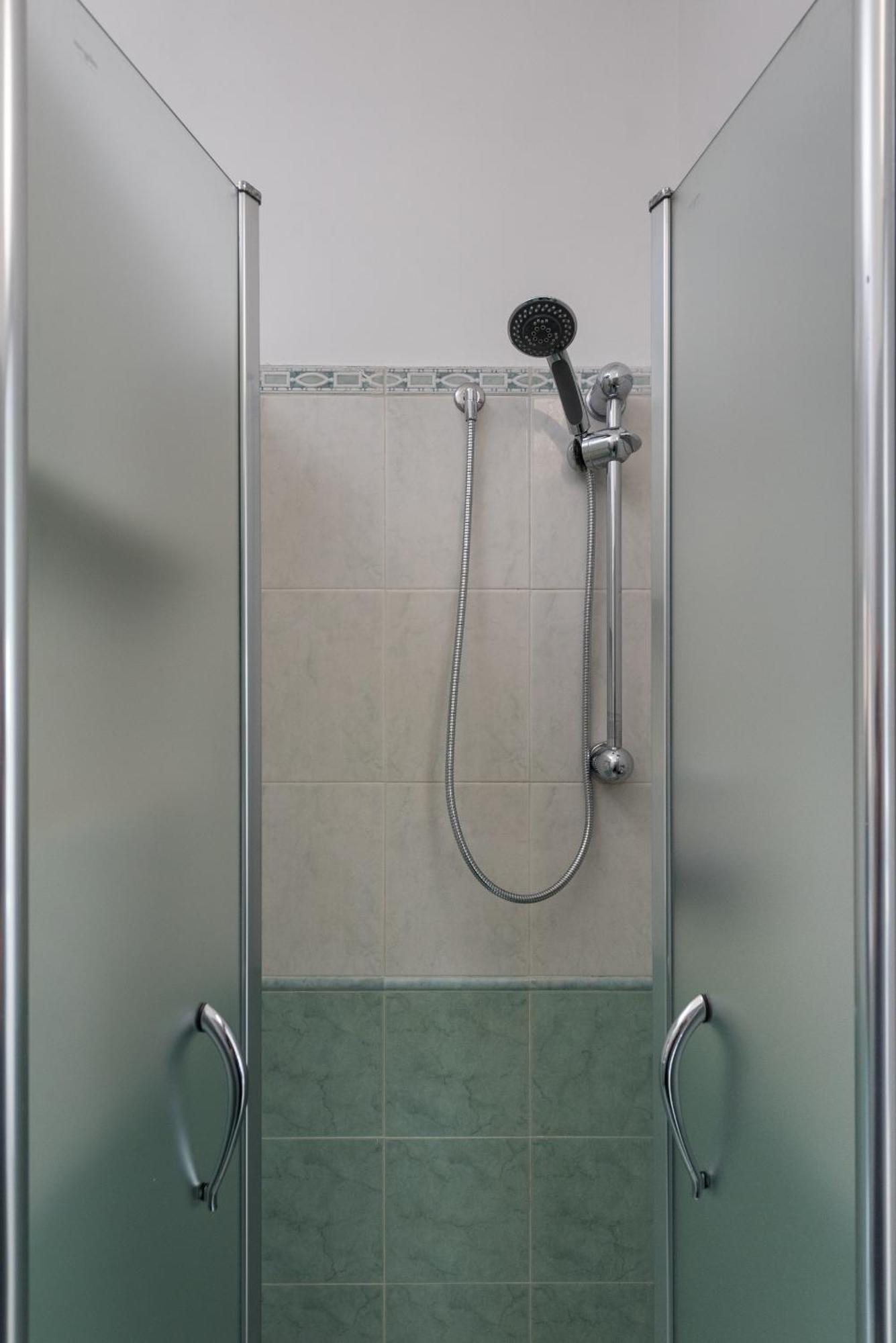 Travelershome Ciampino Airport Guesthouse 600M To Airport Esterno foto