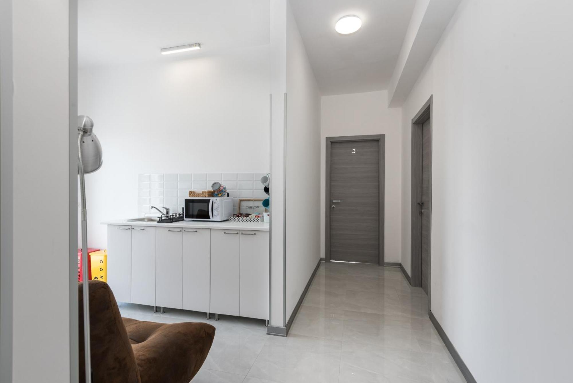 Travelershome Ciampino Airport Guesthouse 600M To Airport Esterno foto