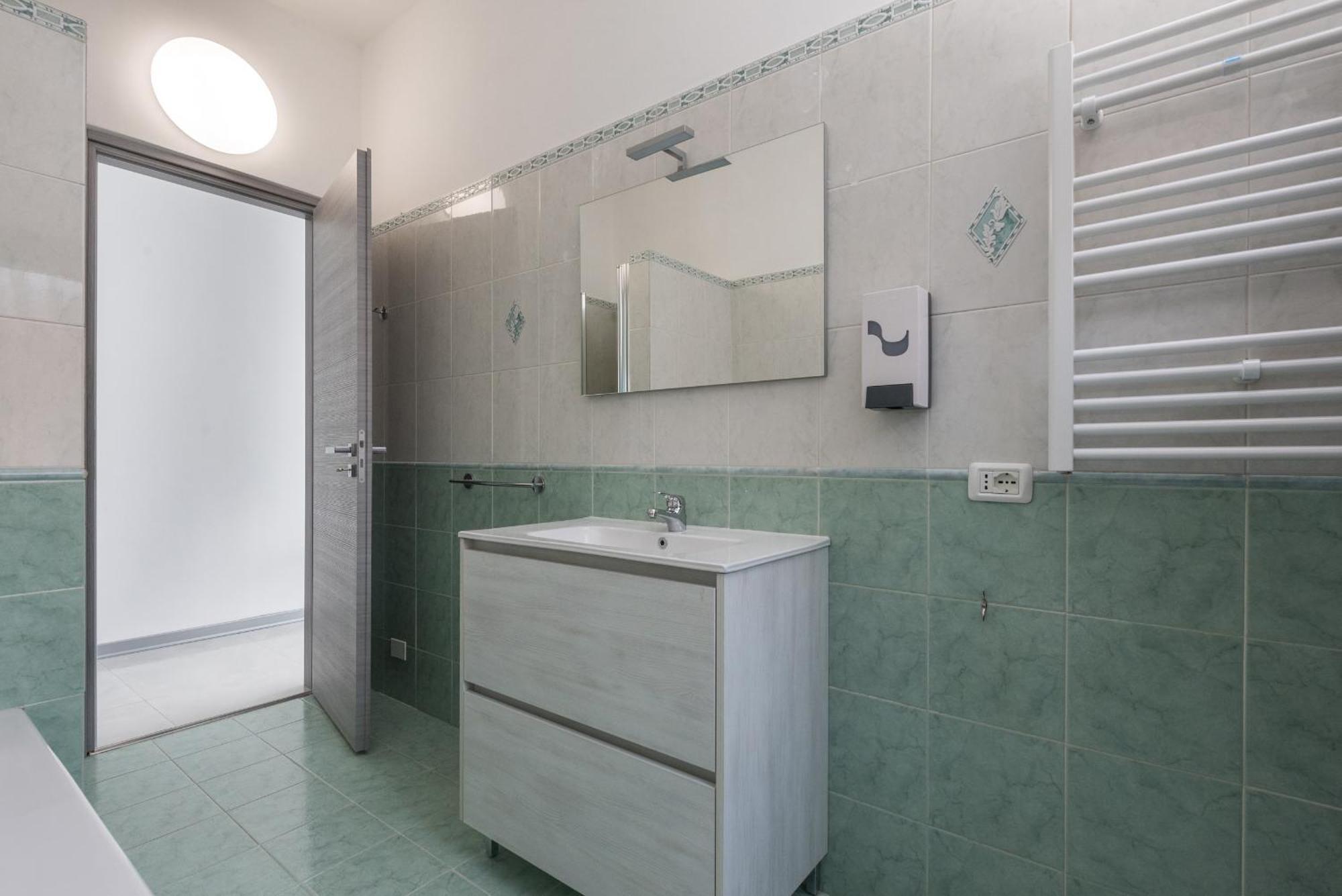 Travelershome Ciampino Airport Guesthouse 600M To Airport Esterno foto