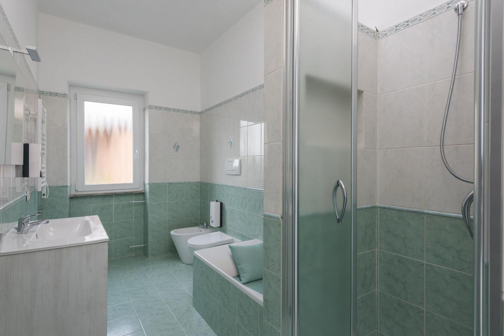 Travelershome Ciampino Airport Guesthouse 600M To Airport Esterno foto