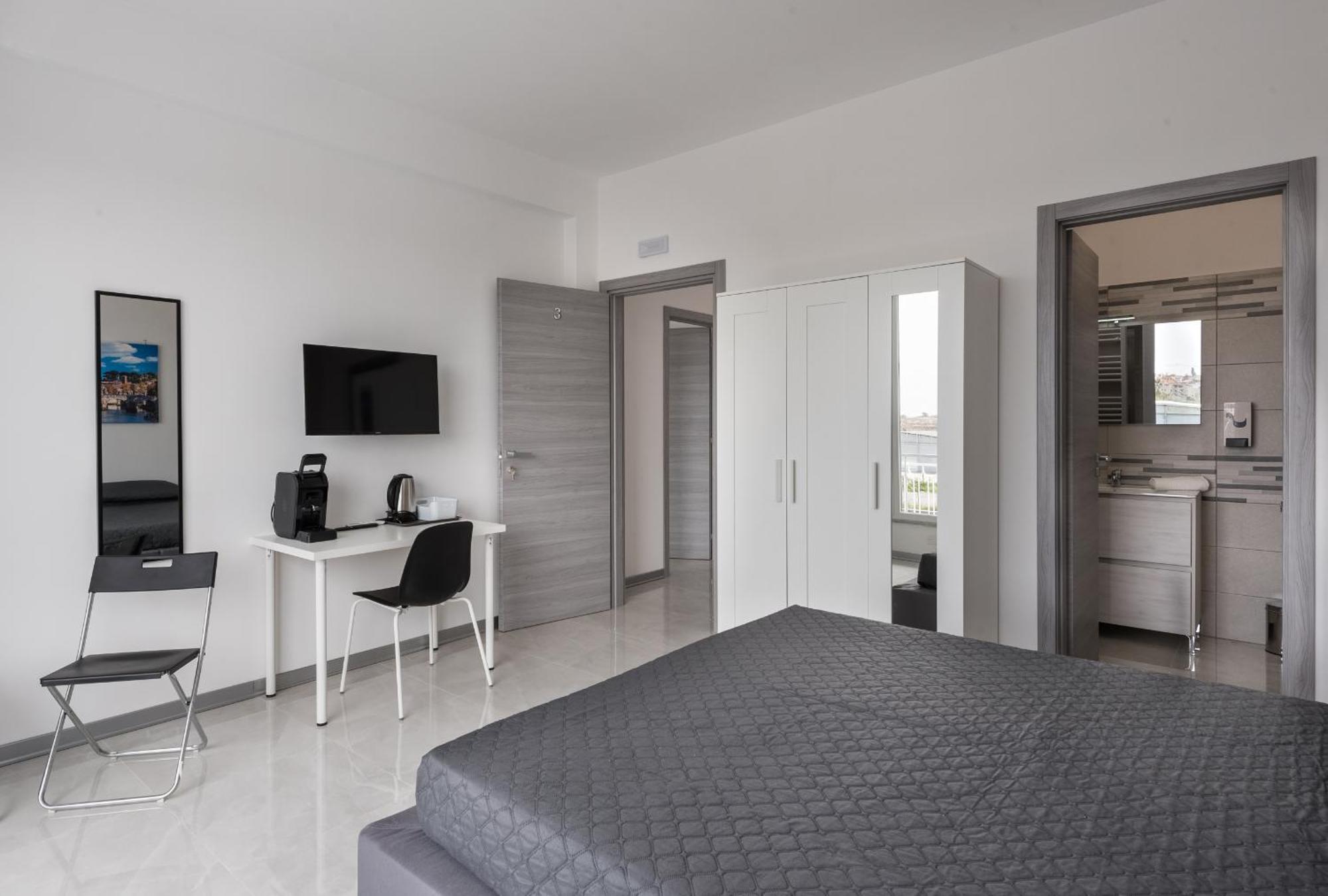 Travelershome Ciampino Airport Guesthouse 600M To Airport Esterno foto