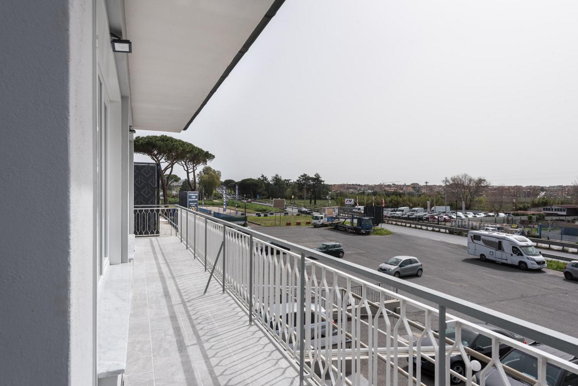 Travelershome Ciampino Airport Guesthouse 600M To Airport Esterno foto