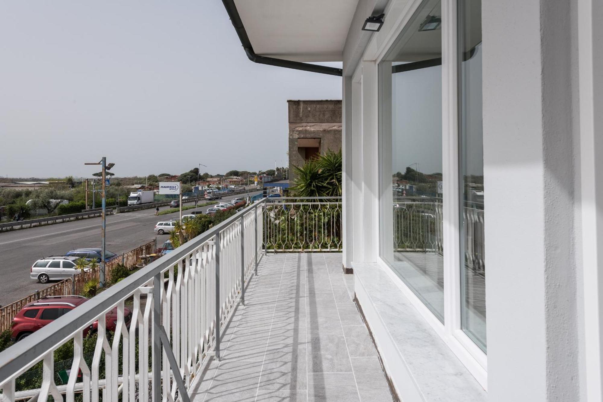 Travelershome Ciampino Airport Guesthouse 600M To Airport Esterno foto