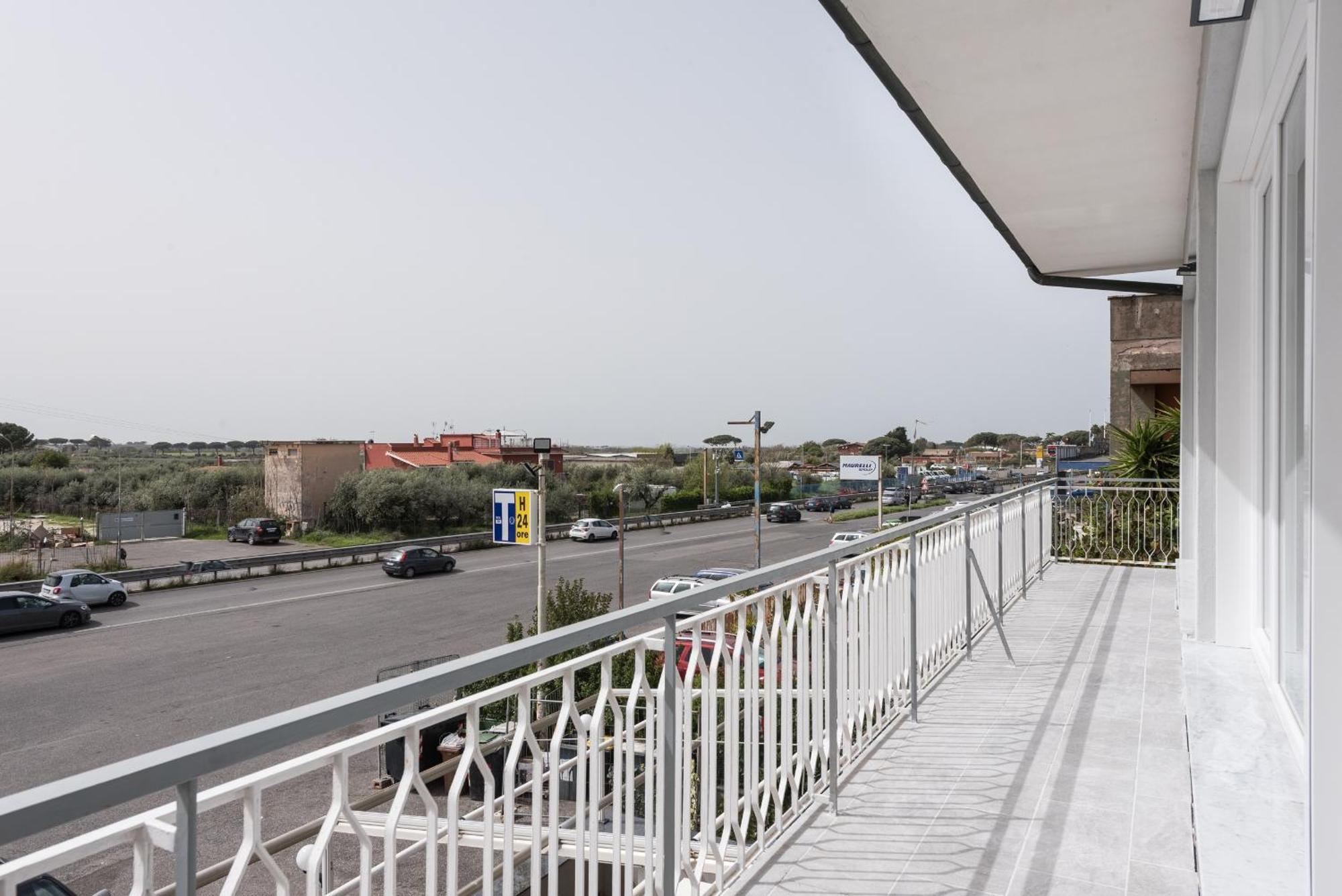 Travelershome Ciampino Airport Guesthouse 600M To Airport Esterno foto